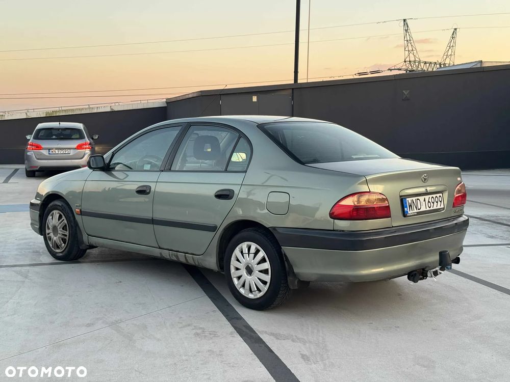Toyota Avensis 1.6 VVT-i Terra - 4