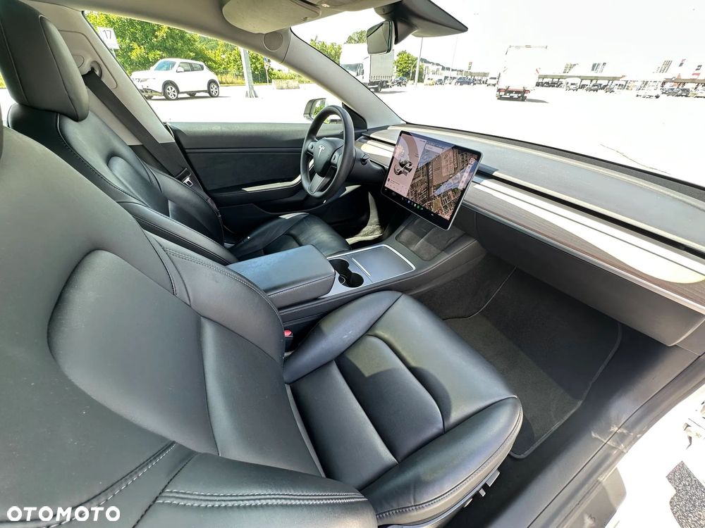 Tesla Model 3 - 21