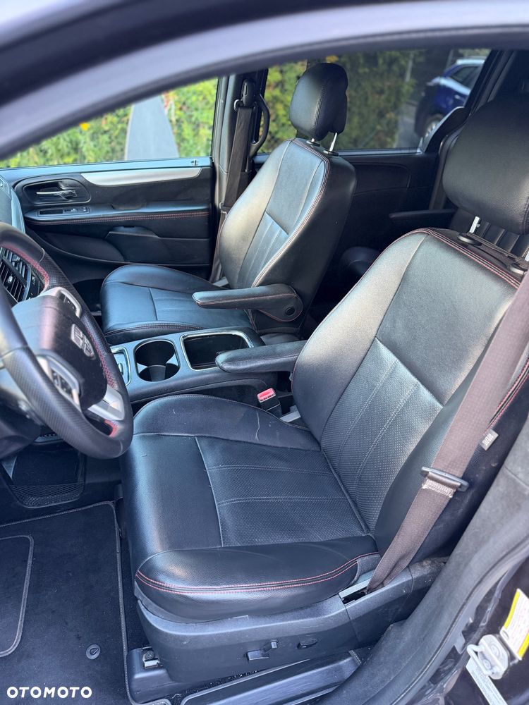 Dodge Grand Caravan 3.6 R/T - 11