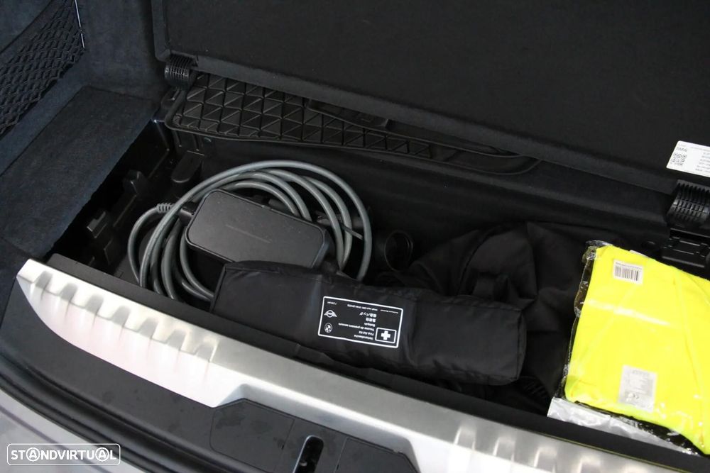 BMW 330 e Pack Desportivo M Auto - 32