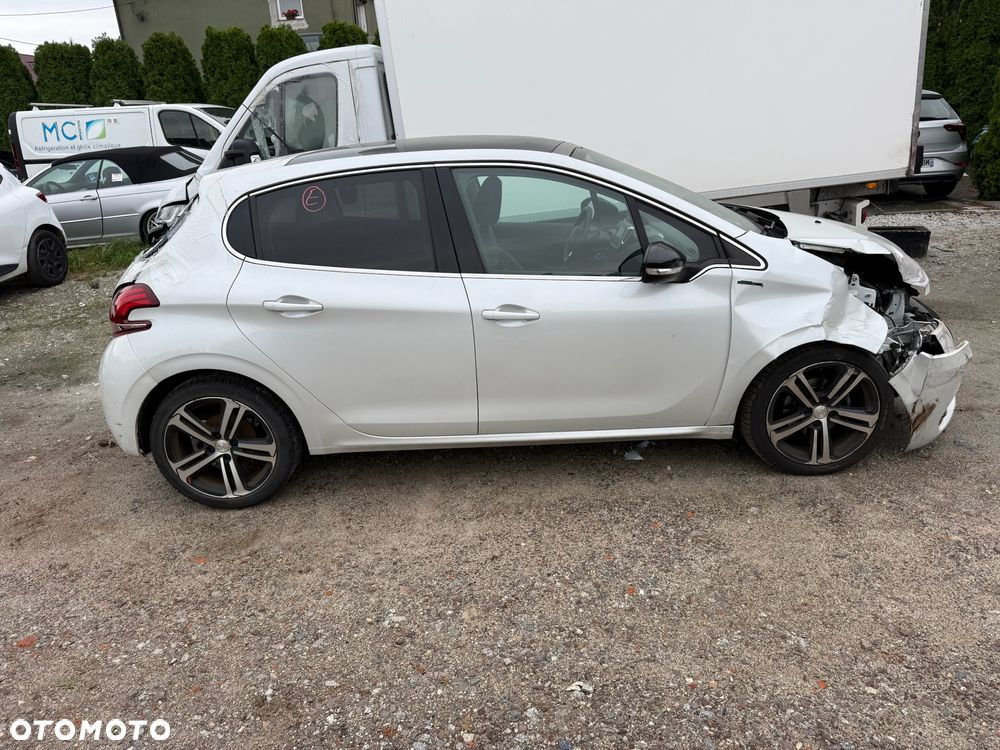 Peugeot 208 1.2 PureTech GPF Signature S&S EAT6 - 5