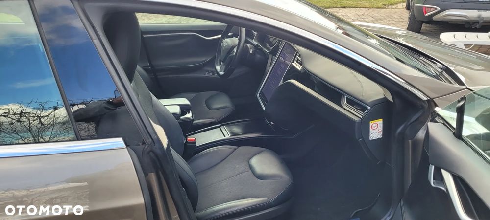 Tesla Model S - 11