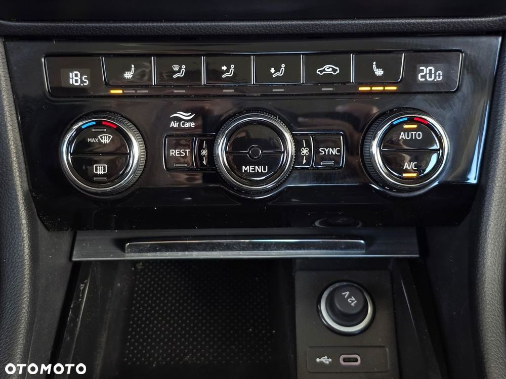 Skoda Superb 2.0 TDI SCR Ambition DSG - 32