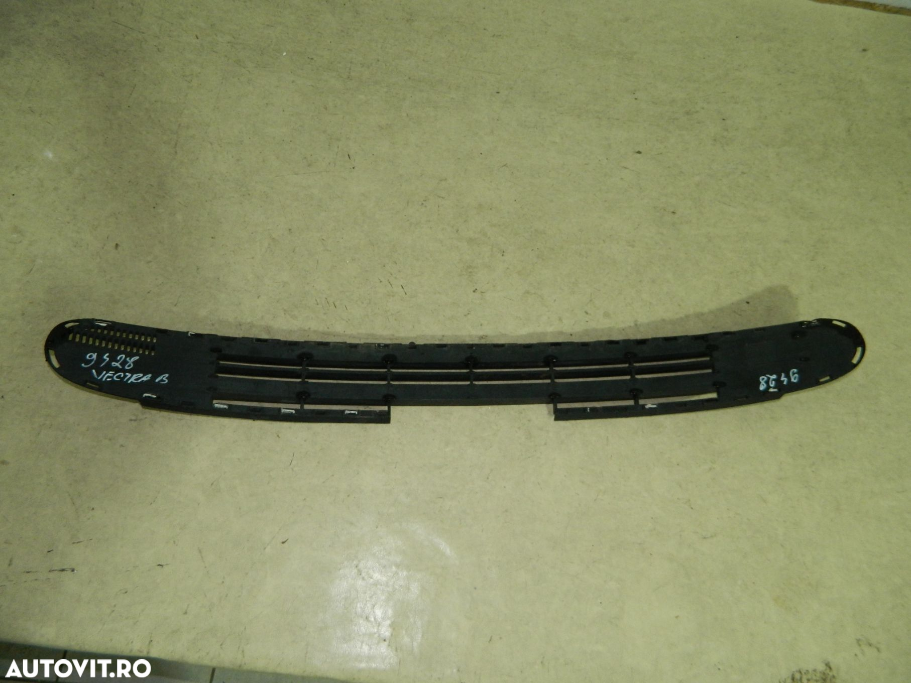 Grila inferioara dintre proiectoare, Opel Vectra B, 96-00, 90464533 - 6