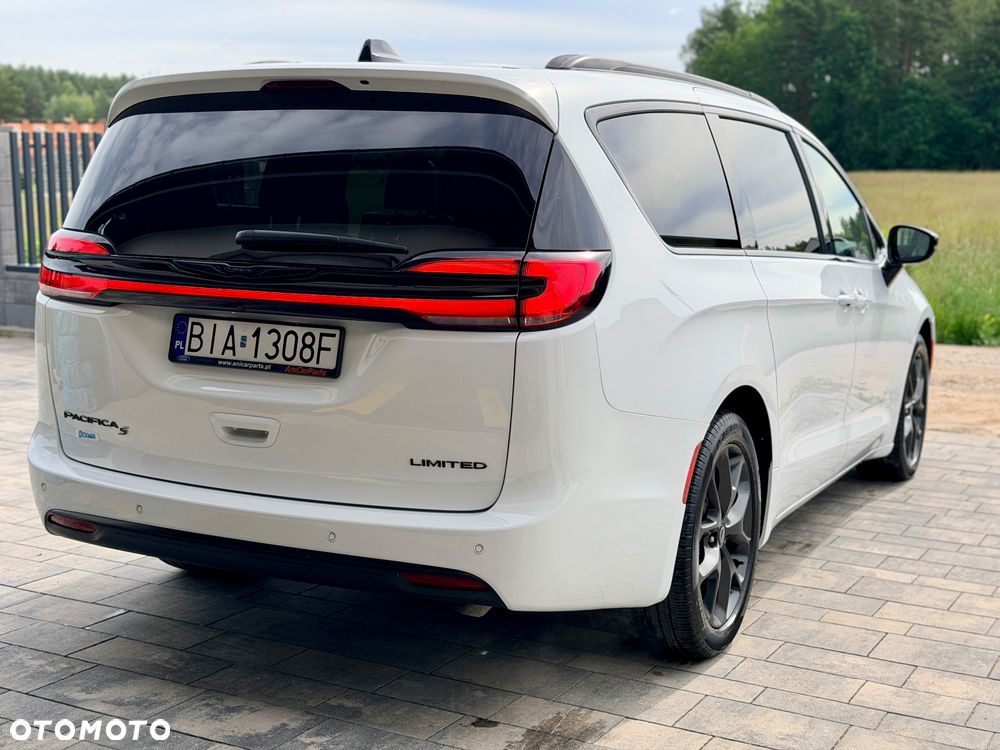 Chrysler Pacifica - 11