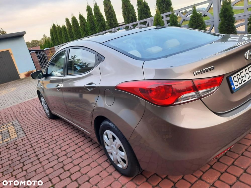 Hyundai Elantra 1.6 Classic + - 4