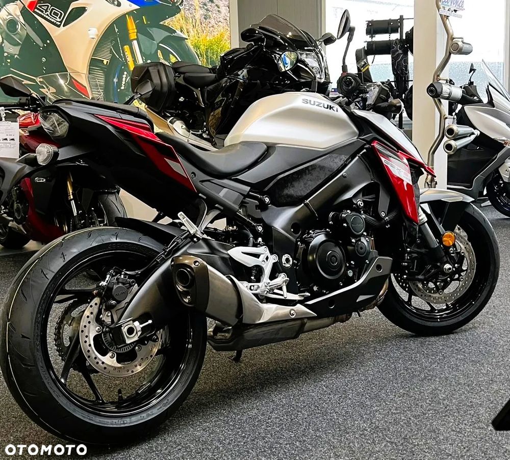 Suzuki GSX - 36