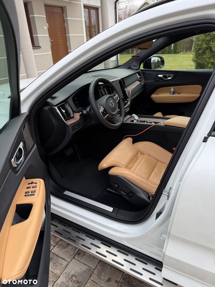 Volvo XC 60 B5 B AWD Ultimate Dark - 9