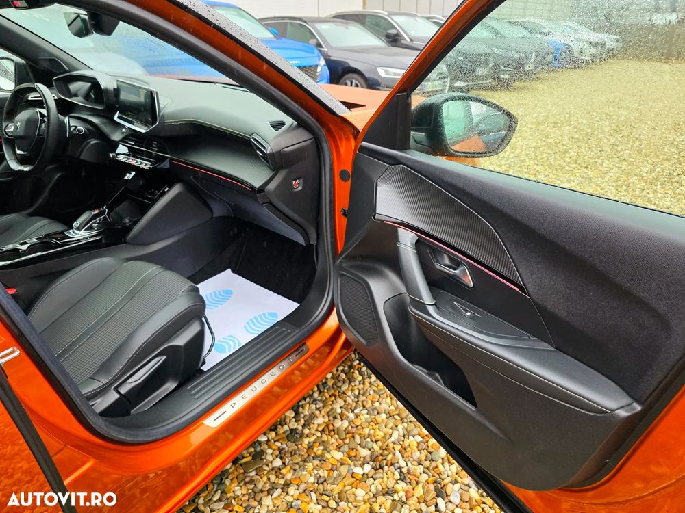 Peugeot 2008 PureTech 130 EAT8 GT - 13