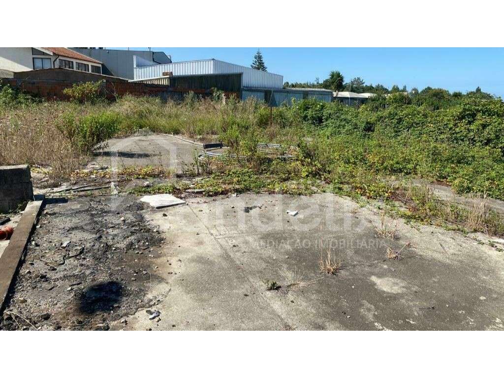 Armazém com terreno em Santa Maria da Feira - Grande imagem: 3/14