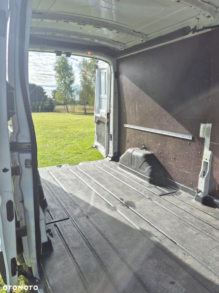 Ford Transit - 25