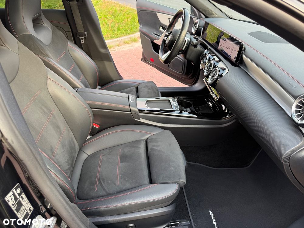 Mercedes-Benz CLA 250 e 8G-DCT AMG Line - 27