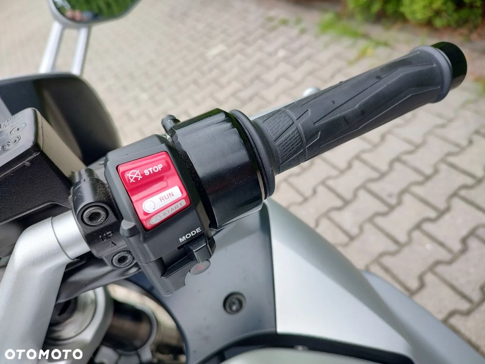 Yamaha FJR - 8