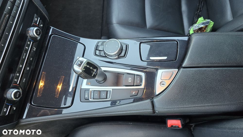 BMW Seria 5 518d - 24