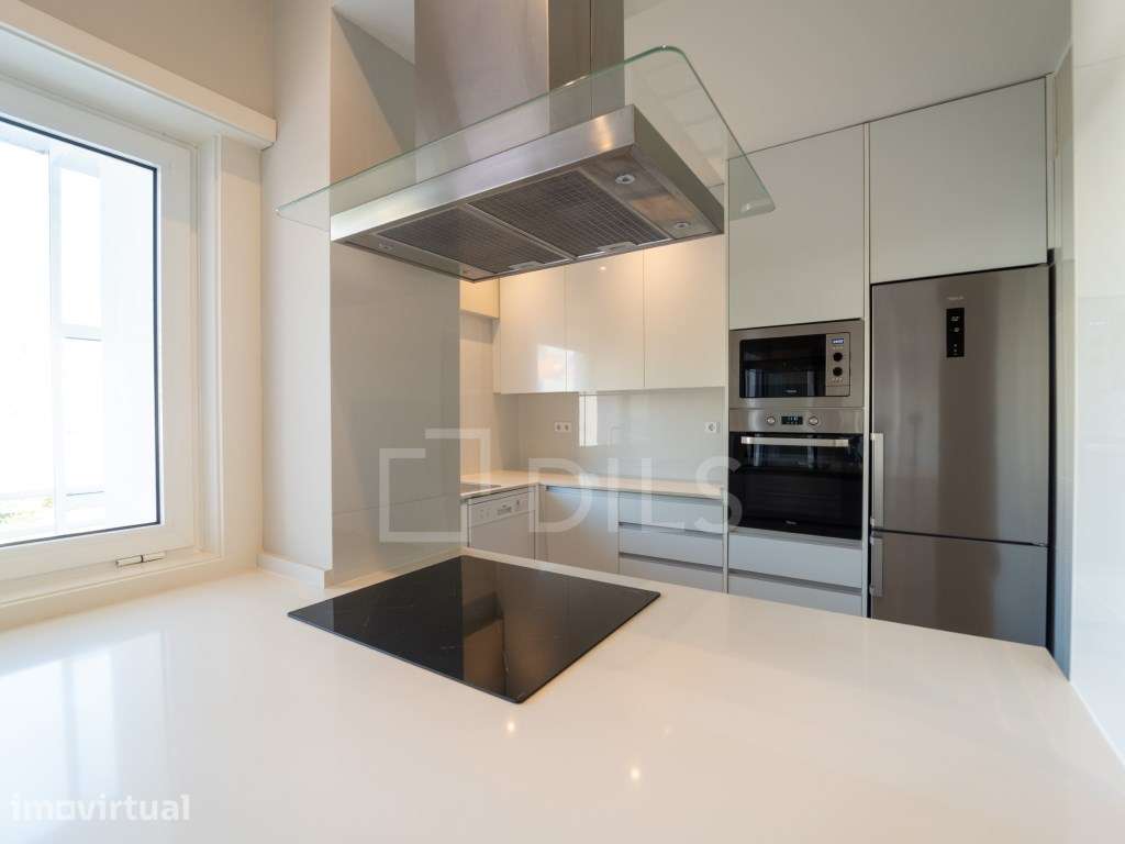 Apartamento T2 Renovado com Garagem junto à Boavista - Grande imagem: 5/25