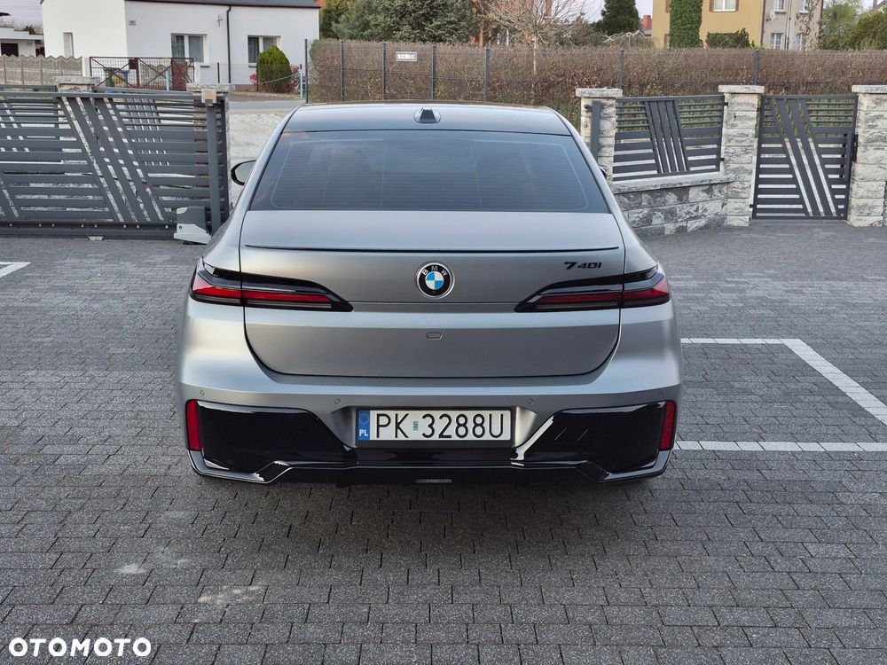 BMW Seria 7 740i - 8