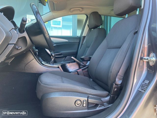 Opel Insignia Sports Tourer 2.0 CDTi Edition S/S — fotografia 24