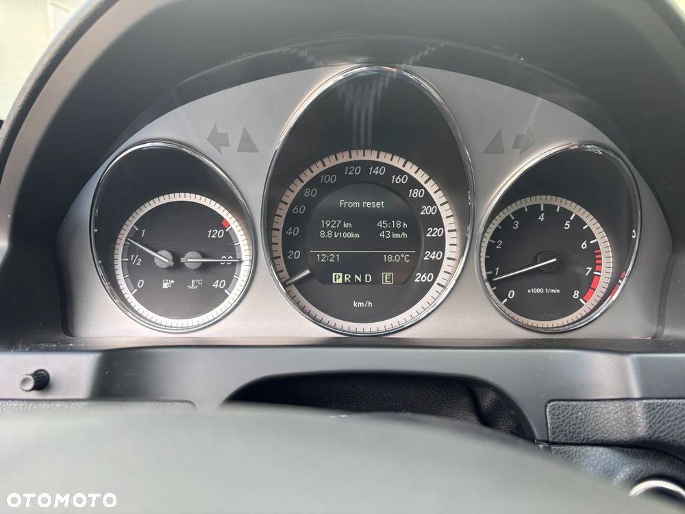 Mercedes-Benz Klasa C 180 CGI Automatik BlueEFFICIENCY Avantgarde - 3