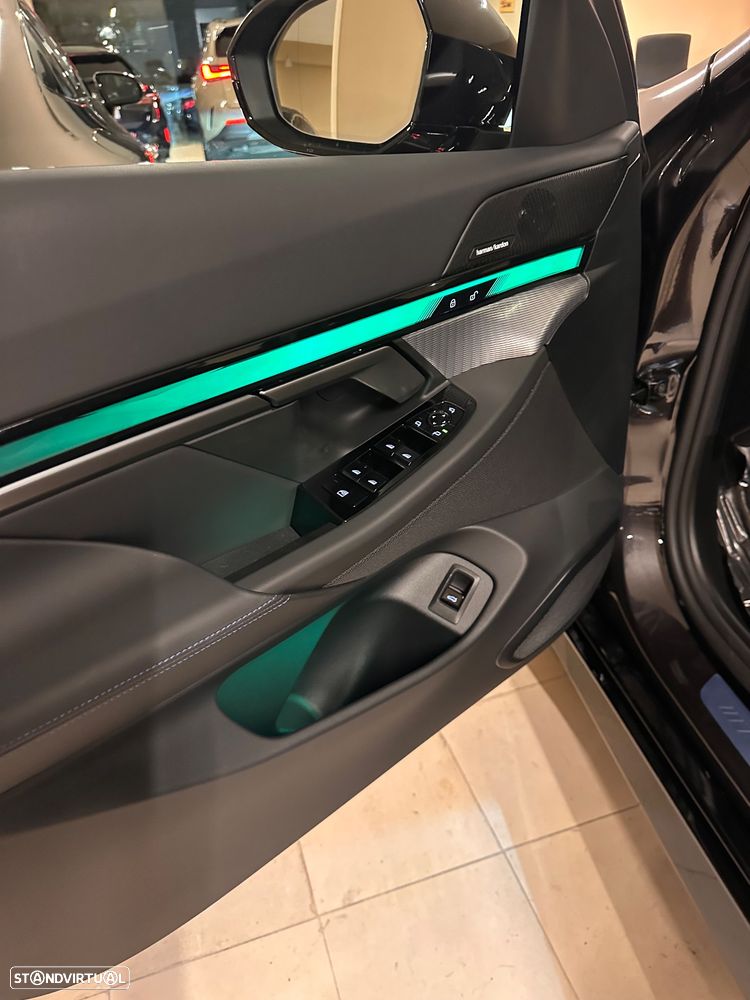 BMW 530 e Pack Desportivo M - 18