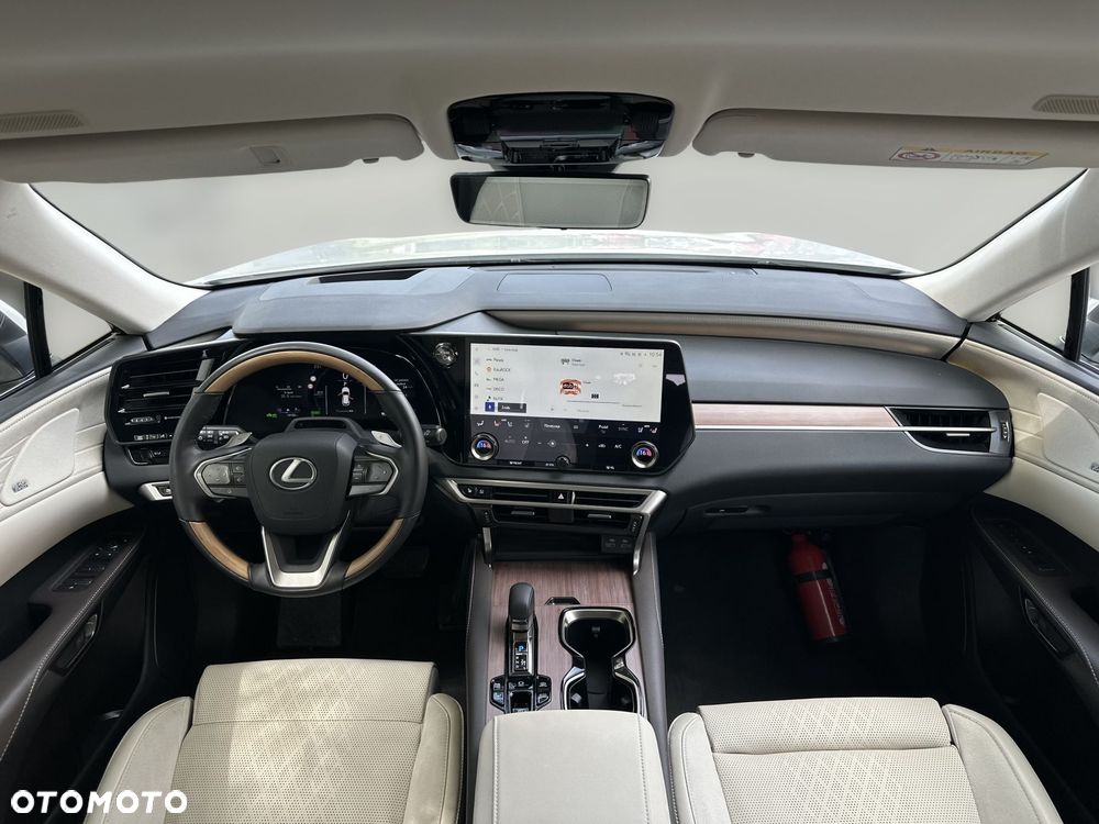 Lexus RX 450h+ Omotenashi - 3