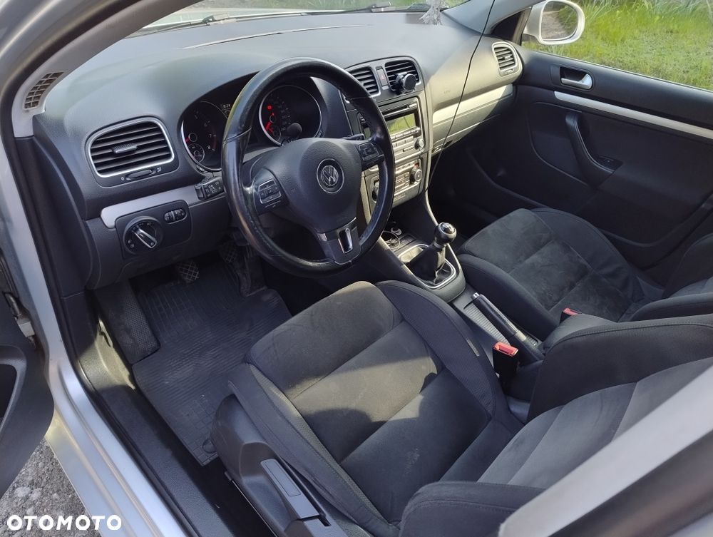 Volkswagen Golf - 6