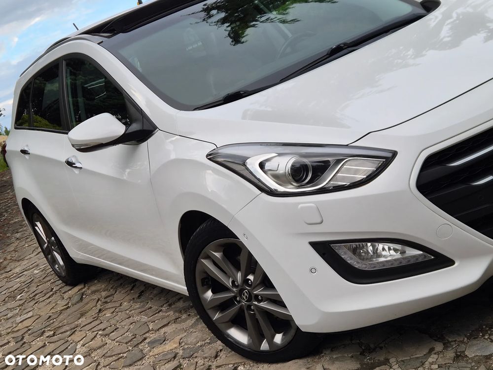 Hyundai i30 blue Kombi 1.6 CRDi DCT Premium - 13