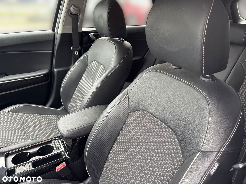 Kia Ceed - 11
