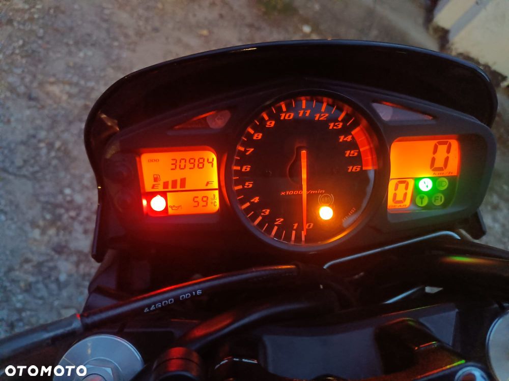 Suzuki GSR - 10