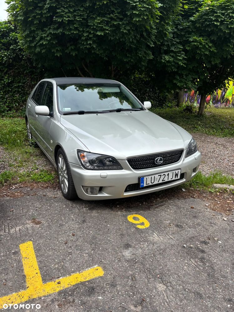 Lexus IS 200 Elegance - 1