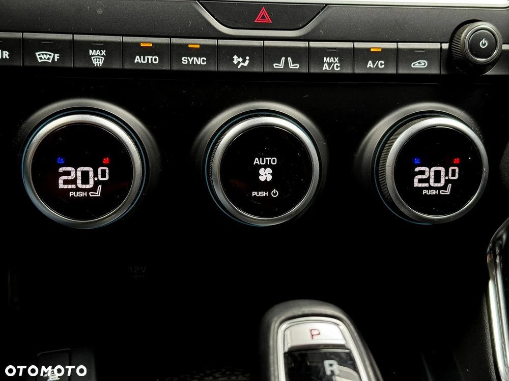 Jaguar E-Pace 2.0 P200 mHEV AWD R-Dynamic S - 22