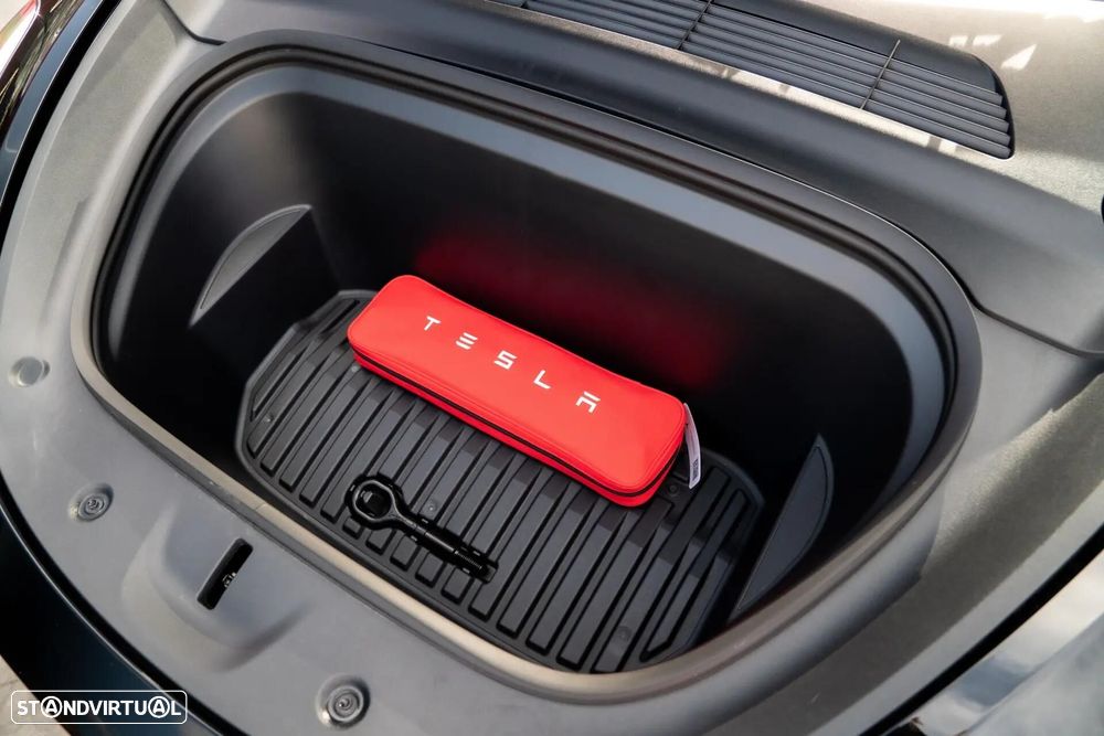 Tesla Model Y Performance Dual Motor AWD - 30