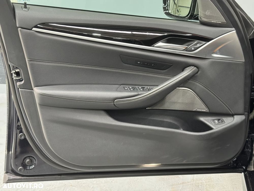 BMW M5 M550i xDrive AT - 10