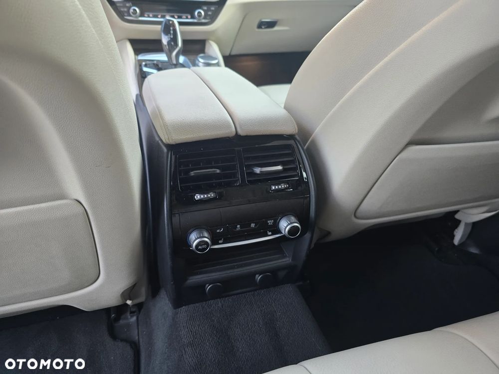 BMW Seria 5 520d xDrive Luxury Line - 14
