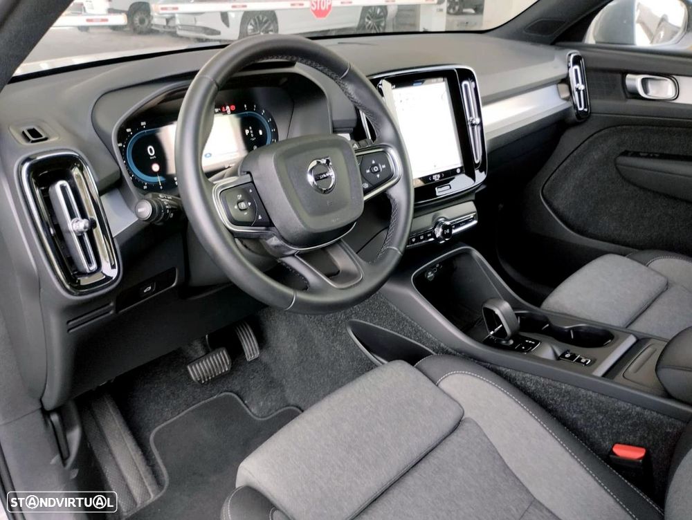 Volvo Xc 40 2025 photo 2