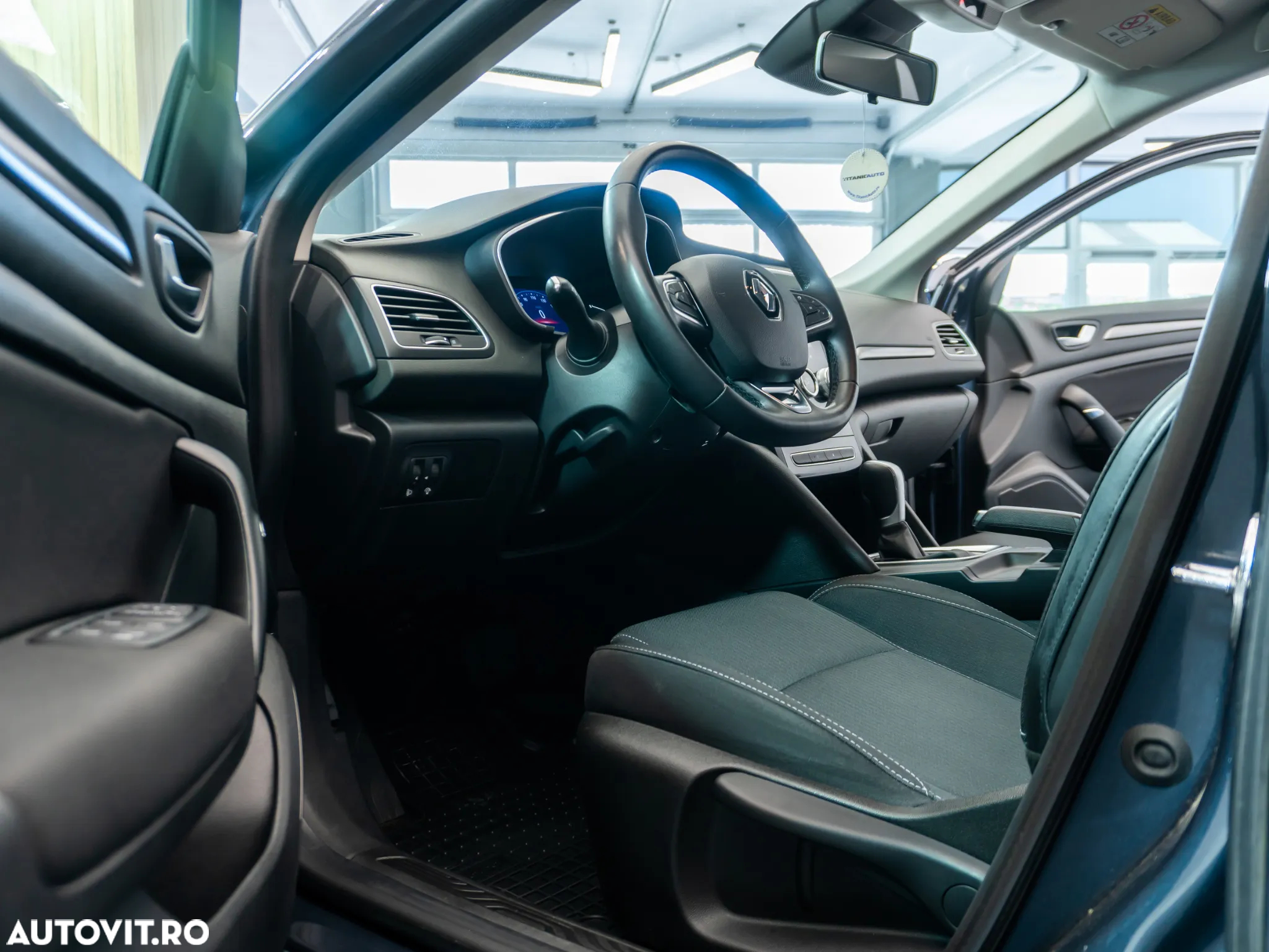 Renault Megane BLUE dCi 115 EDC BUSINESS EDITION - 20