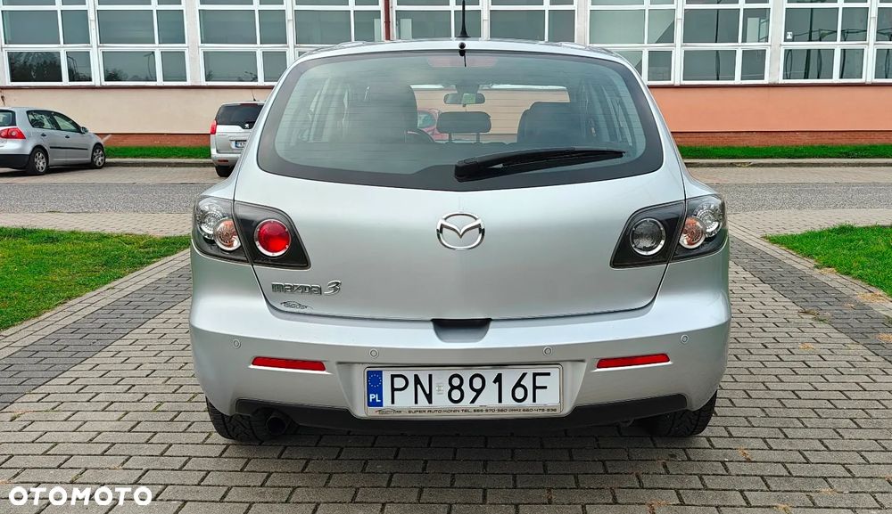 Mazda 3 1.6 Active + - 4