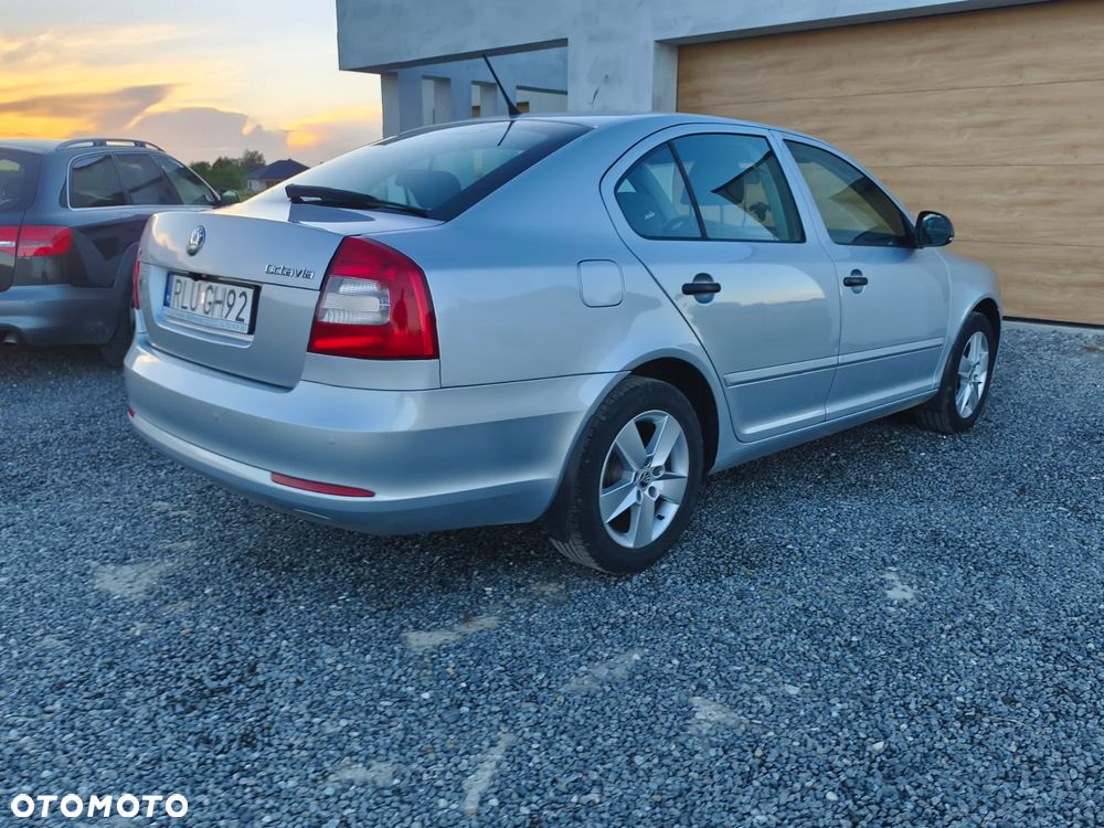 Skoda Octavia 1.6 Family Plus - 7