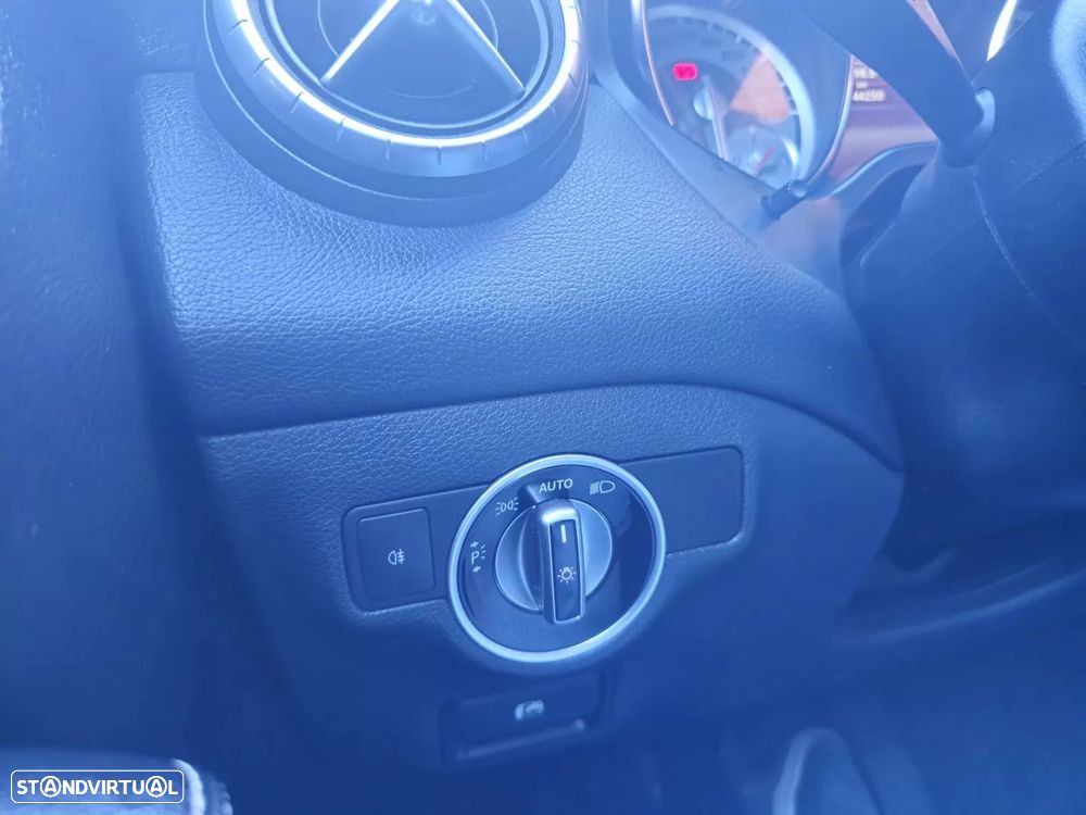 Mercedes-Benz CLA 180 d Urban - 14