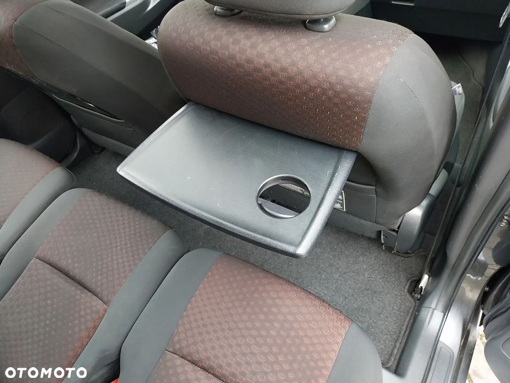 Toyota Verso 1.8 Executive - 27