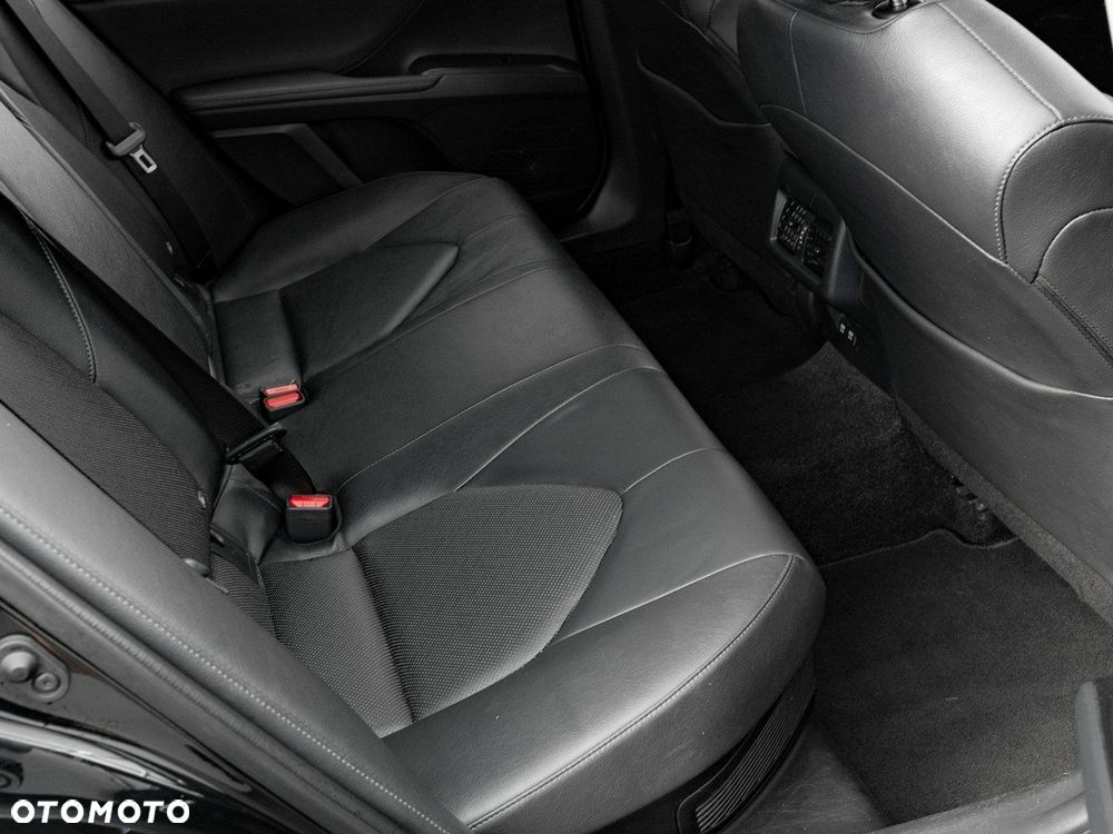Toyota Camry - 31