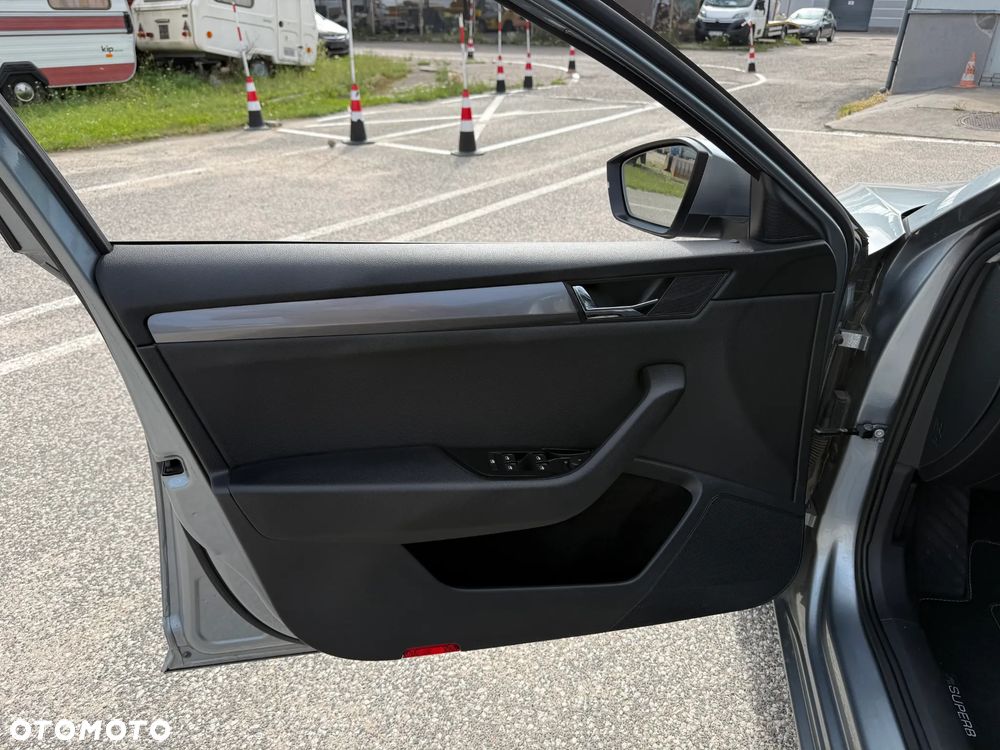 Skoda Superb 2.0 TDI Premium Edition - 22