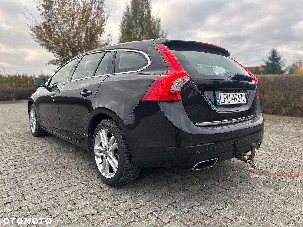 Volvo V60 D6 AWD Plug-in Hybrid Summum - 27