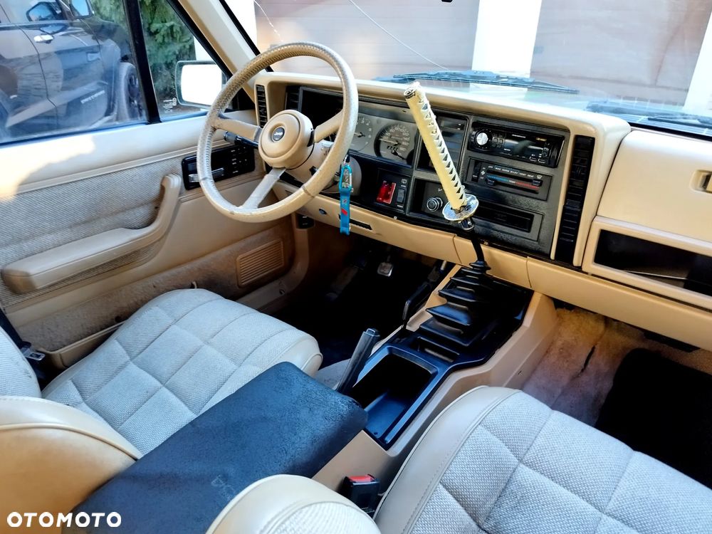 Jeep Cherokee 2.5 Sport - 16