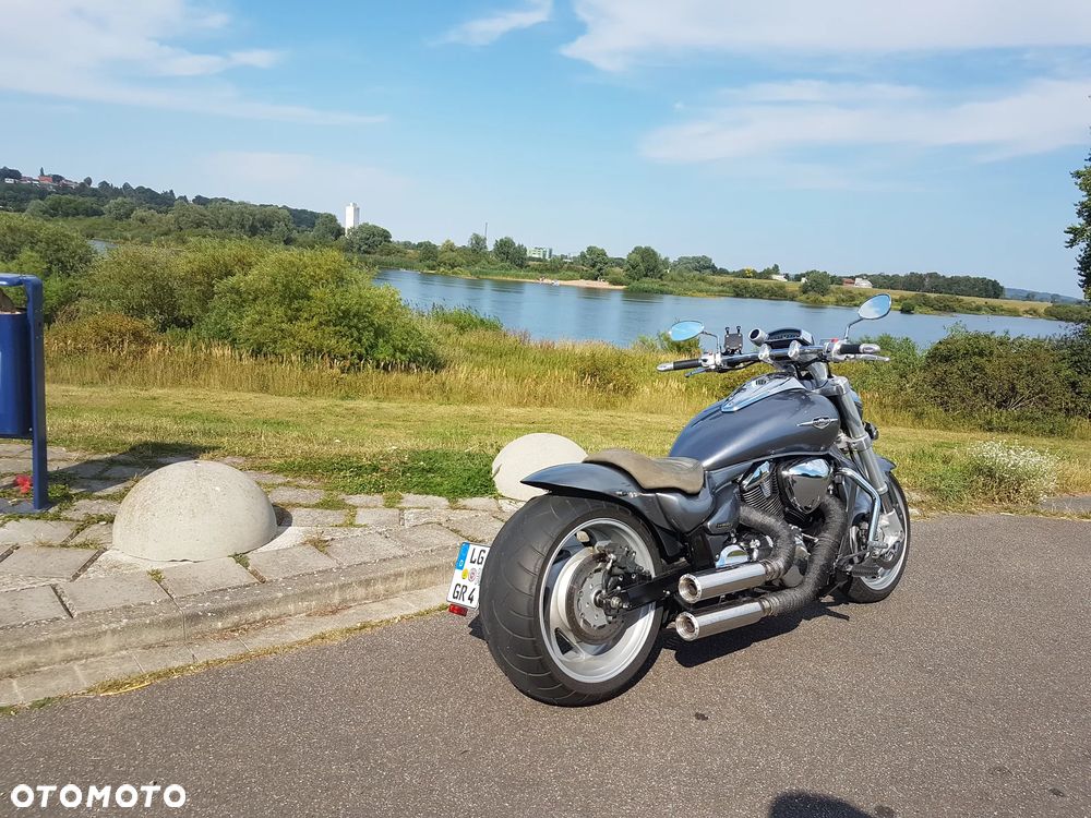 Suzuki Intruder - 1