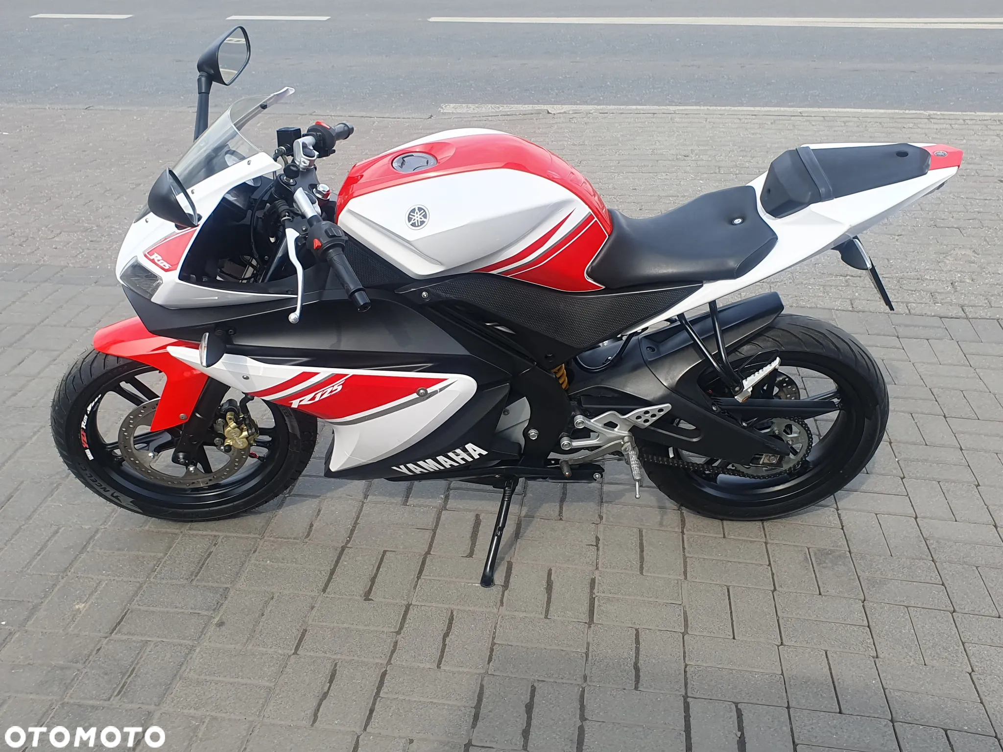 Yamaha YZF - 8