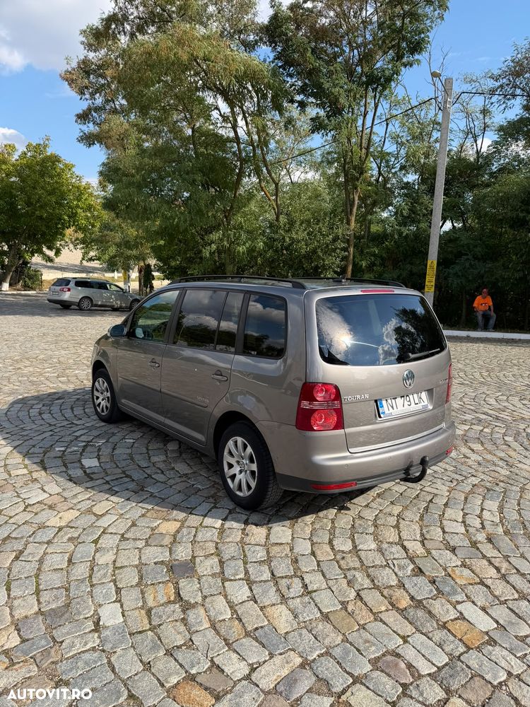 Volkswagen Touran 2.0 TDI Highline - 3