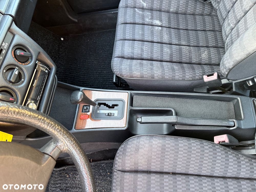 Mercedes-Benz W201 (190) - 12