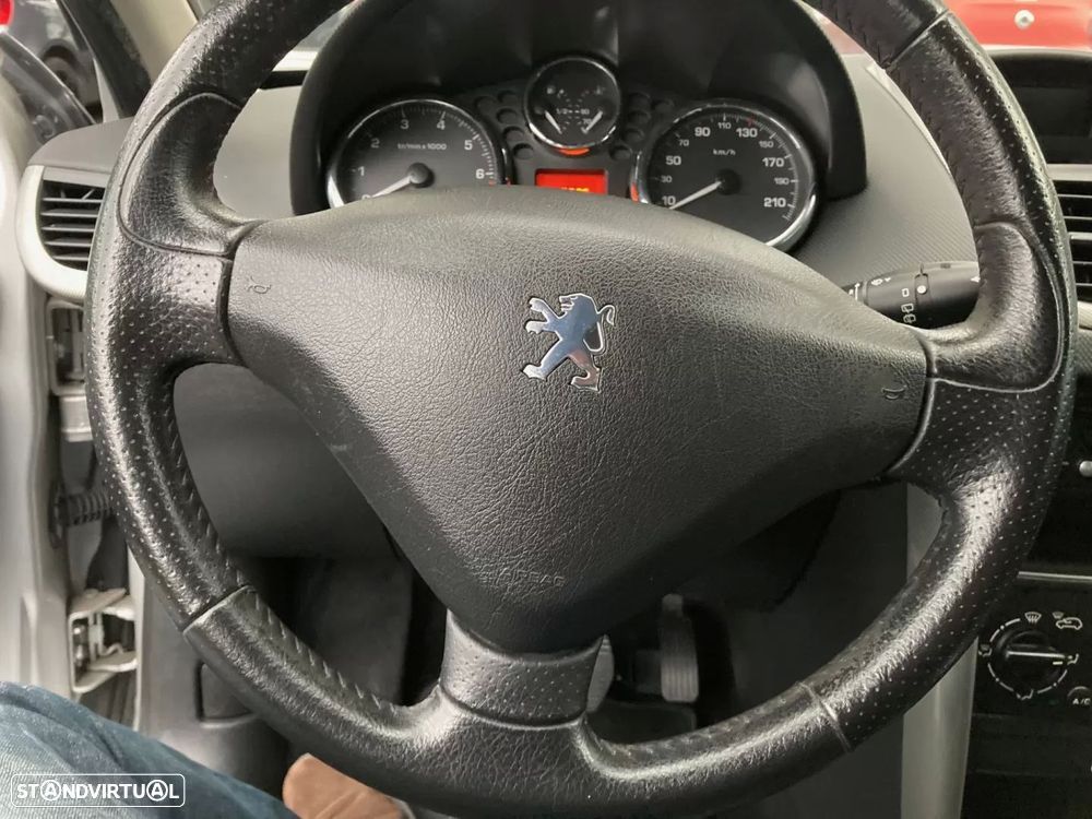 Peugeot 207 1.4 16V Trendy - 8