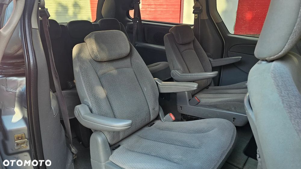 Dodge Grand Caravan - 11