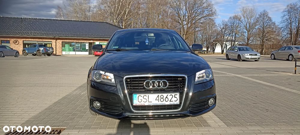 Audi A3 Sportback 1.6 TDI DPF S line Sportpaket - 11